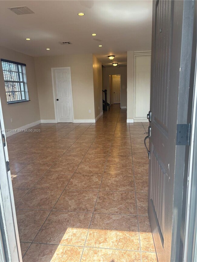 Foto del edificio - 819 E 26th St