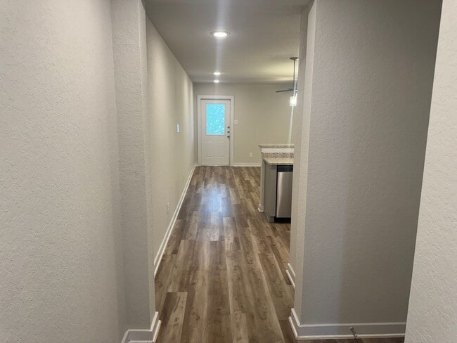 Foto del edificio - Stylish, Spacious & Close to It All – Your Ideal Townhome Awaits!