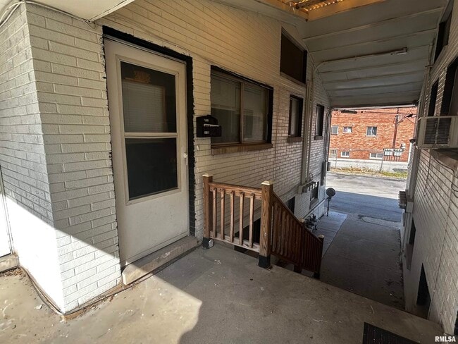 Foto del edificio - 2613 W Wardcliffe Dr
