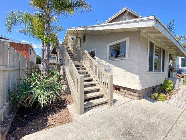 Foto del edificio - REFRESHED Craftmans Style Upstairs One Bed...