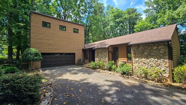 Building Photo - 632 Browning Pl