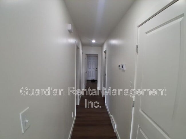 Building Photo - 577 Syndicate Ave S