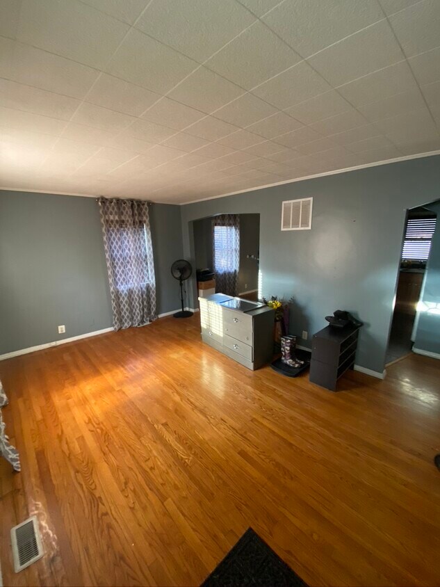 Entryway - 1129 Center Ave