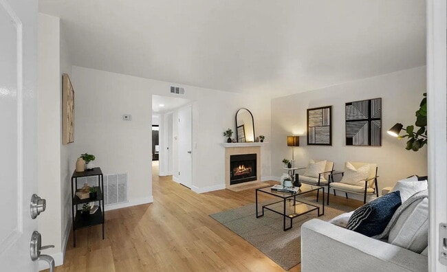 Building Photo - Remodeled and Spacious Normal Heights Gem!...
