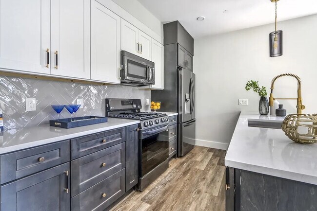 Foto del edificio - 19 W Tremlett St