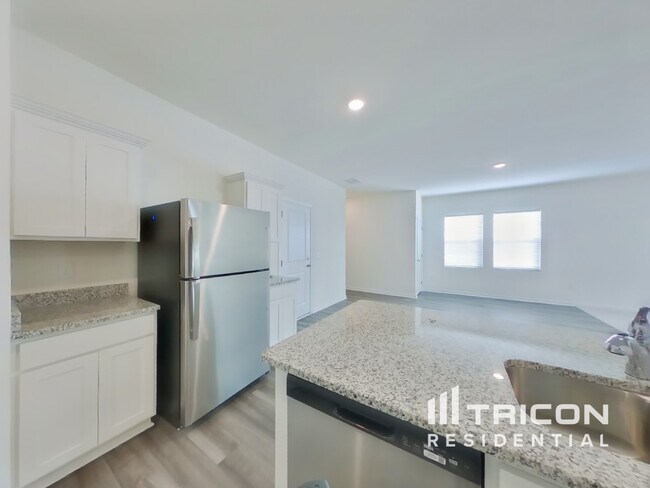 Building Photo - 1066 Large Poppy Dr