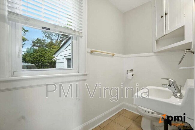 Foto del edificio - 121 Hanover Ave