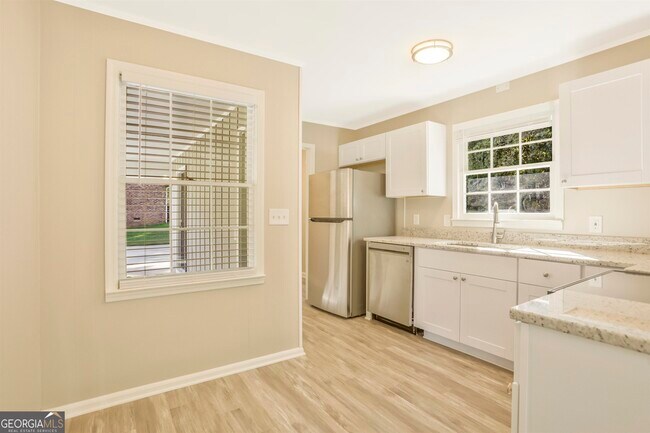 Building Photo - 293 Brittany Dr