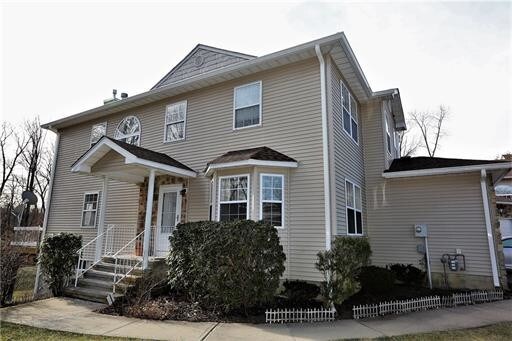 Building Photo - 608 Falcongate Dr