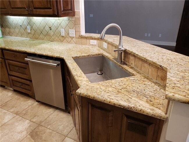 Building Photo - 4001 SW Rhinestone Blvd