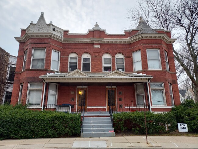 Foto del edificio - 1922 Maple Ave