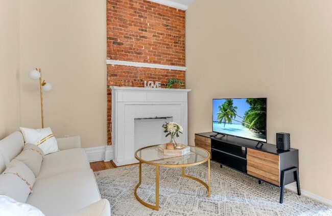 Building Photo - 45 Monroe Pl