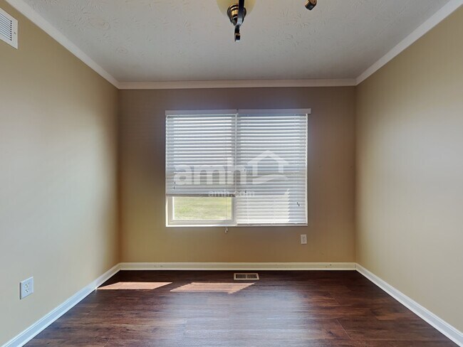 Foto del edificio - 1745 Hunters Ridge Dr