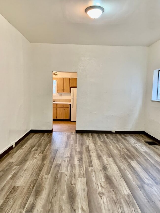 Building Photo - 4 Bed/ 2 Bath Large House in East Pittsburgh