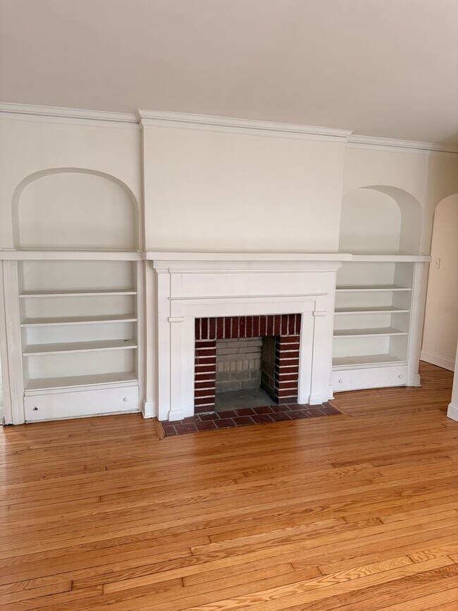 Building Photo - Oakland-Akron