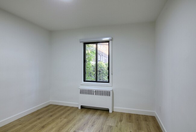 Building Photo - 3250 Av. Van Horne