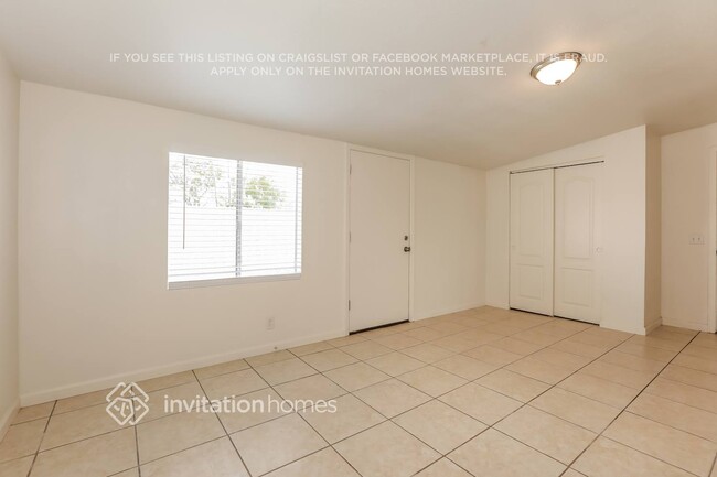 Building Photo - 907 N Wedgewood Dr