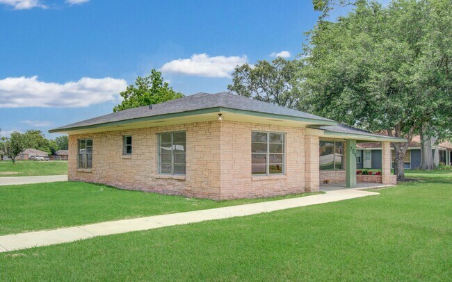 Foto del edificio - 709 S McCarty Ave