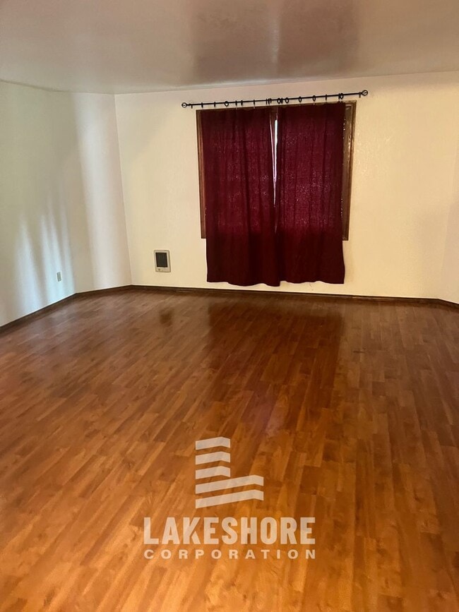 Building Photo - Spacious 4 Bed 3 Bath Lynnwood Home w/ Ful...