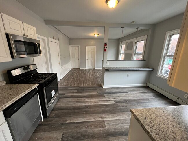 Building Photo - 354 Clinton Pl