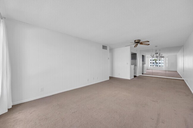 Foto del edificio - 125 Shore Ct