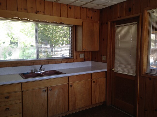 Building Photo - 171 Dewey St