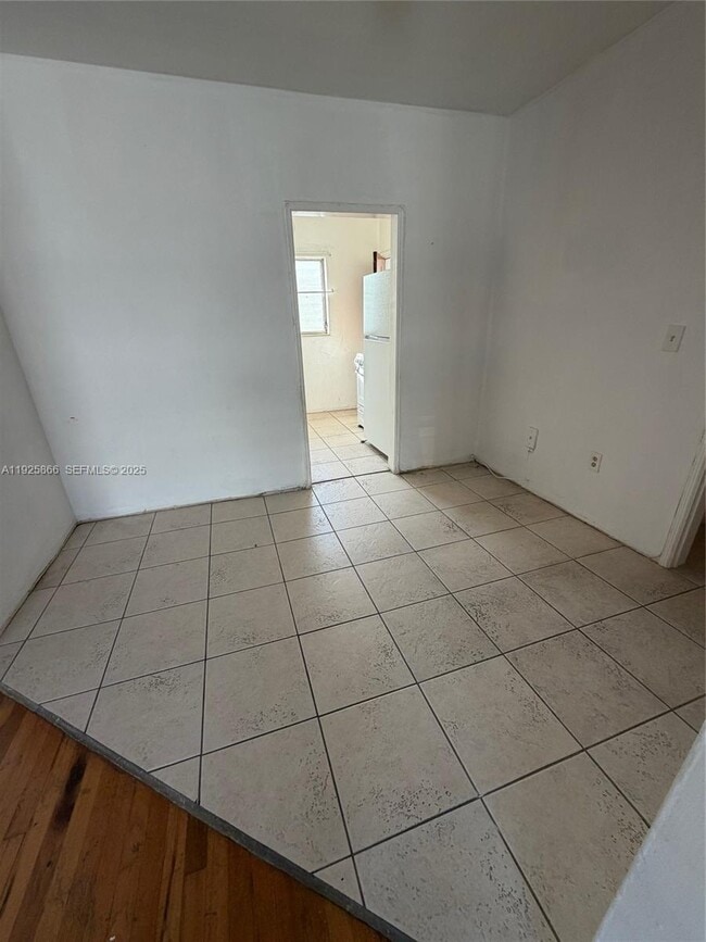 Foto del edificio - 945 Bay Dr