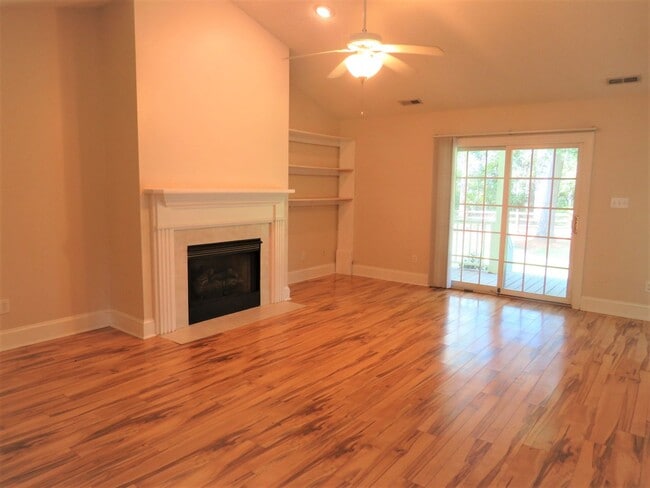 Building Photo - 130 Magens Way