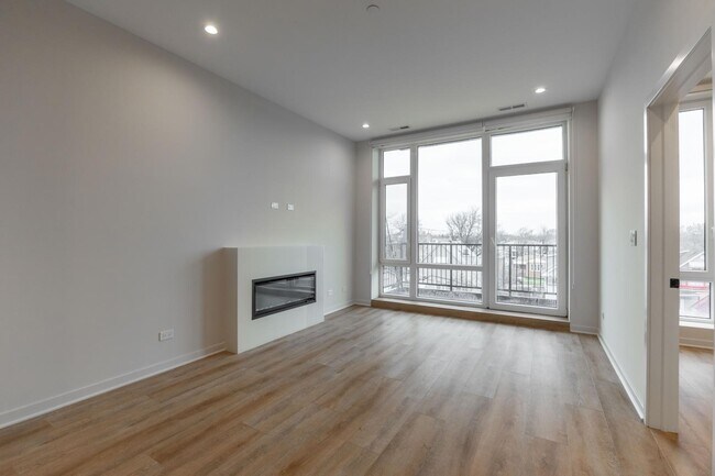 Building Photo - 6340 W Belmont Ave