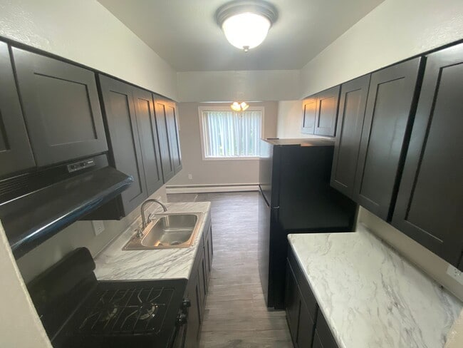 Building Photo - Avalon Court Apartments