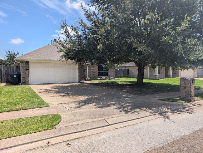 Building Photo - 8411 Lauren Dr