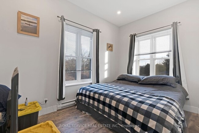 Building Photo - 8 Wellington St