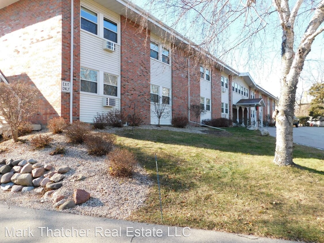 Primary Photo - 209-215 Roosevelt Dr