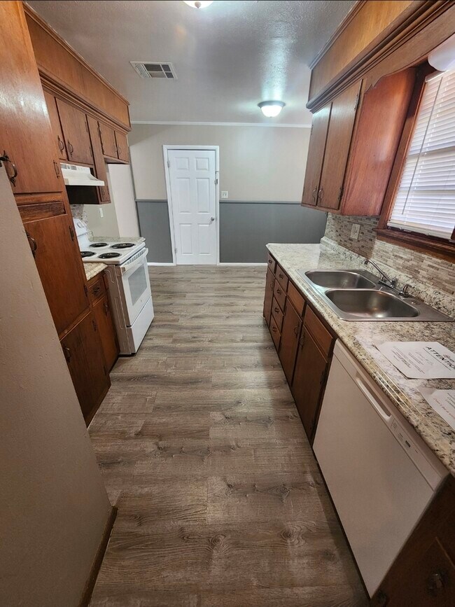 Foto del edificio - 3 bed 2 bath home with 1 car garage