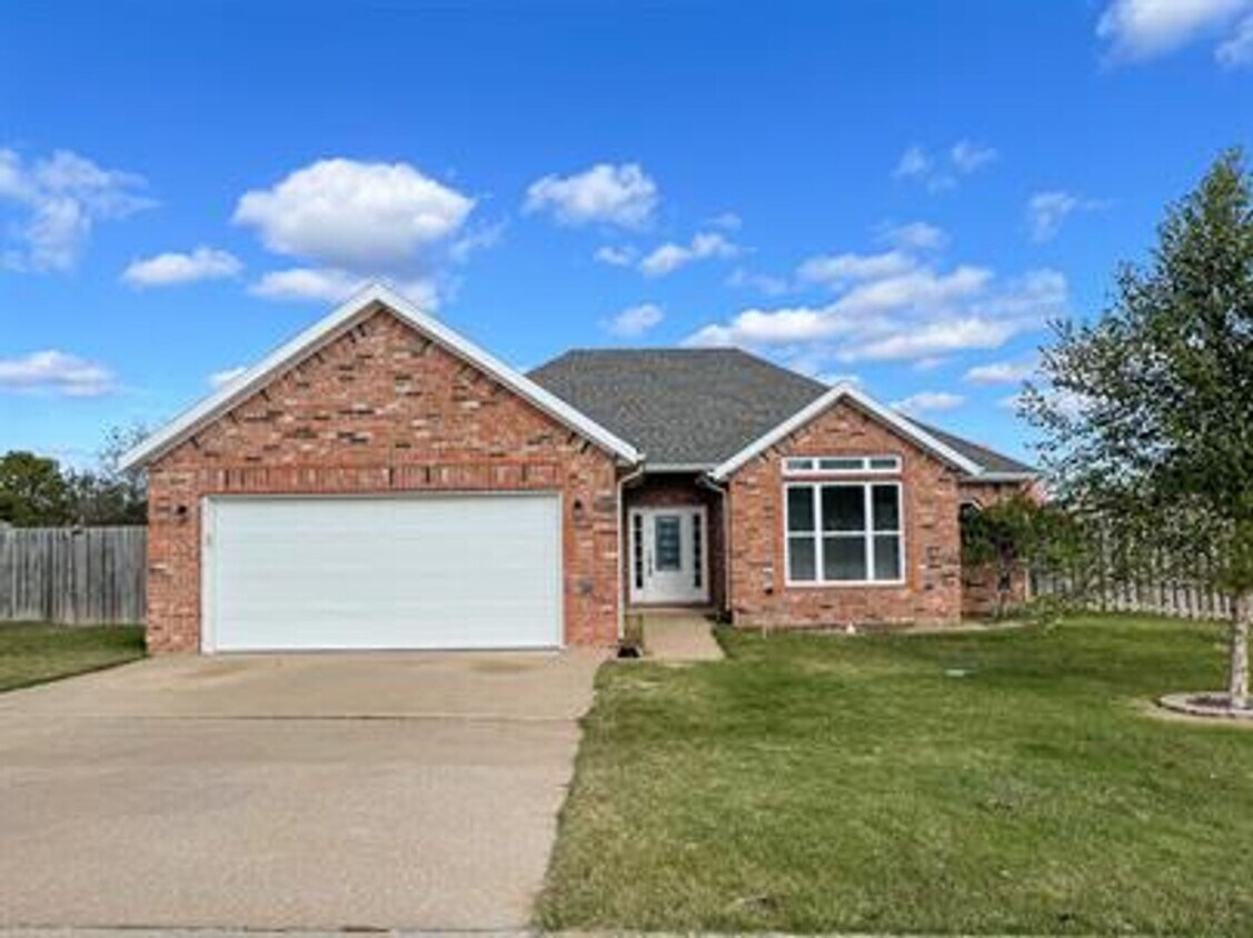 Primary Photo - Come check out this centrally located, new...