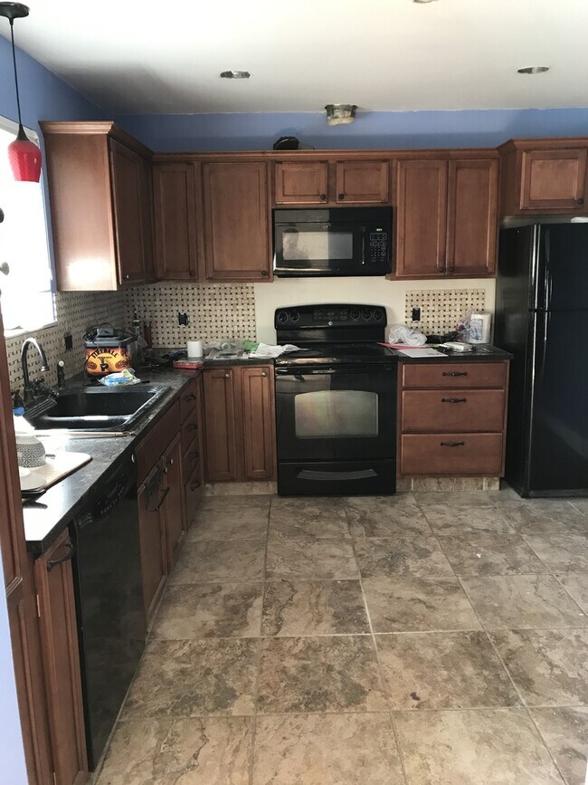 Building Photo - Nice Tri-Level Home in Northglenn Availabl...