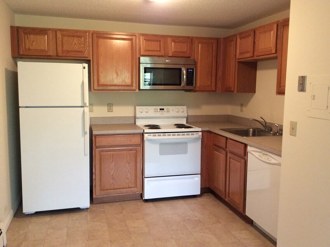 121 North St, Medfield, MA 02052 Apartments Medfield, MA