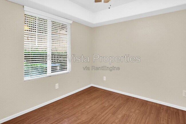 Foto del edificio - 16916 Hutchins Landing