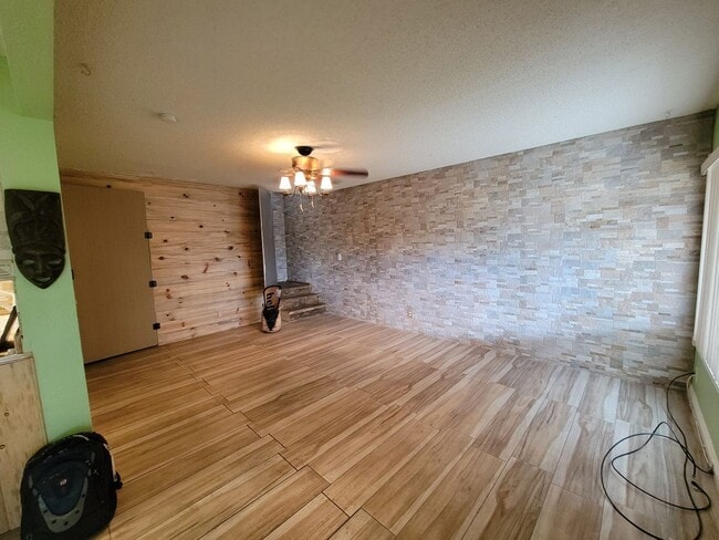 Foto del edificio - 230 Shadybrook Ln