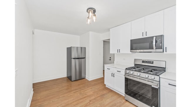 Building Photo - 8914 Lamon Ave