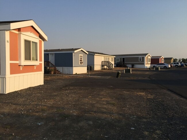 Building Photo - Nice Manufactured Home in North Pointe! Fu...