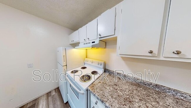 Photo - 1411 S Corona Ave Apartment