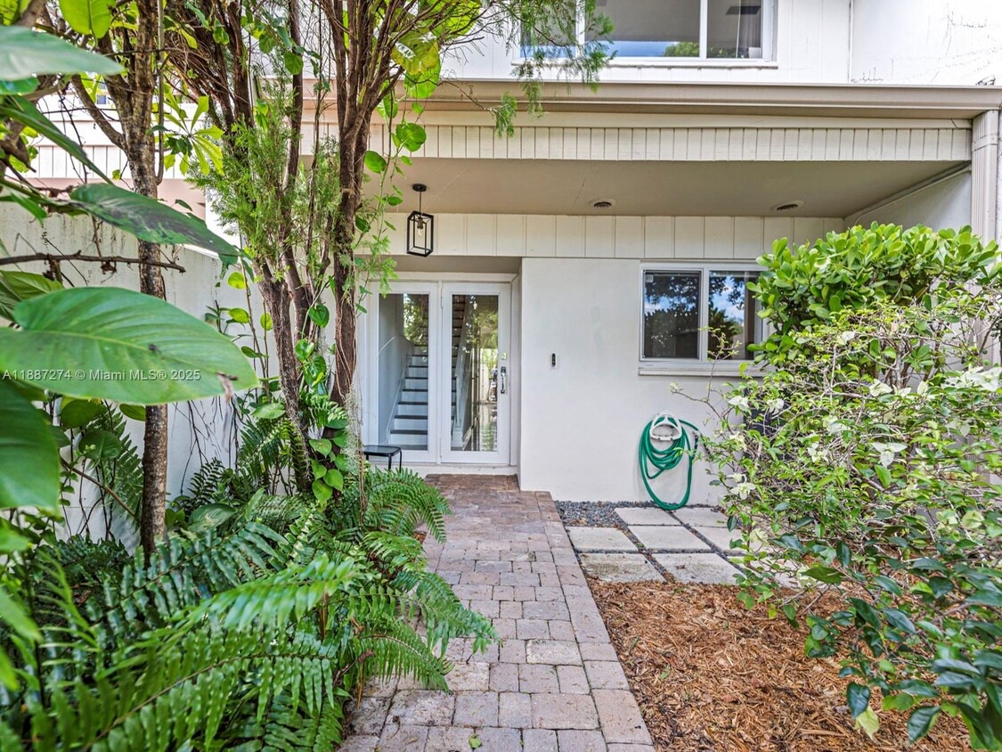 Primary Photo - 8218 SW 82nd Ct