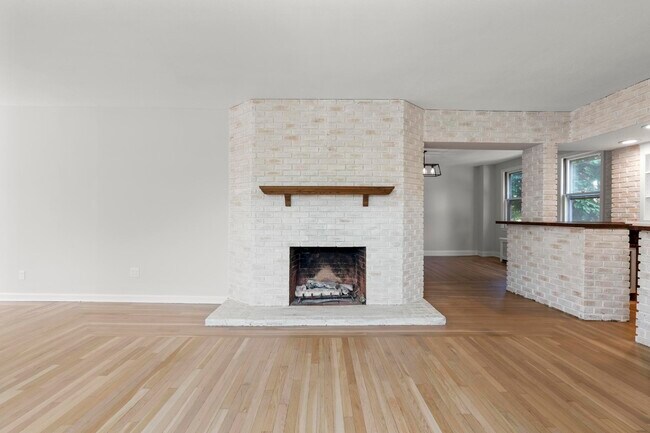 Building Photo - 1070 Whitney Ave