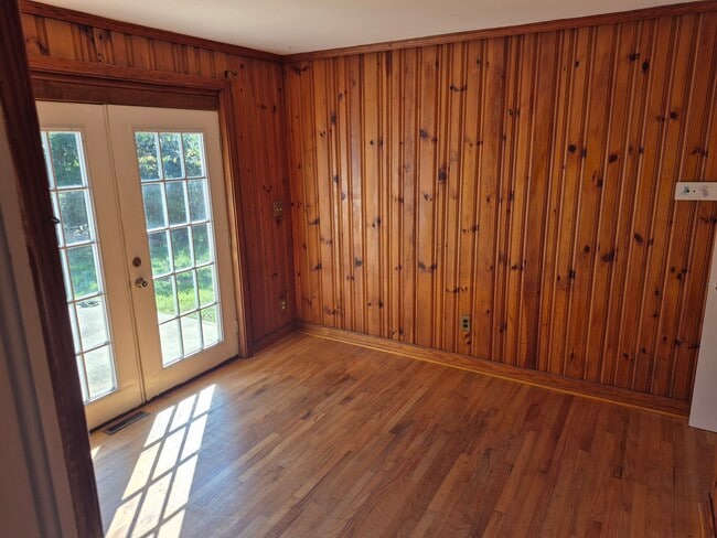 Building Photo - 103 Cardinal Dr