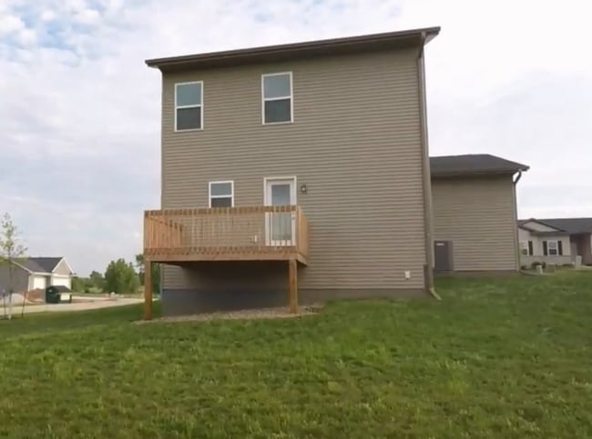 Building Photo - Spacious 4 bed/3 bath on East Side