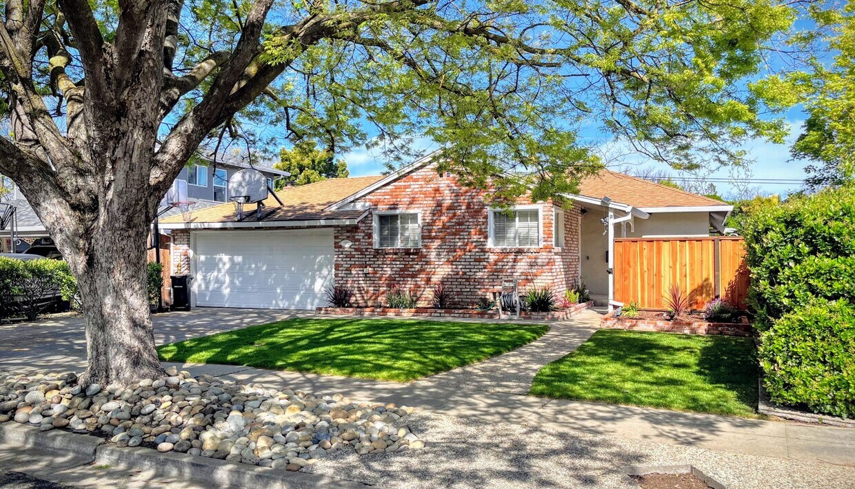 Primary Photo - 3BD/2BA - Elegant Home with Pool & Modern ...