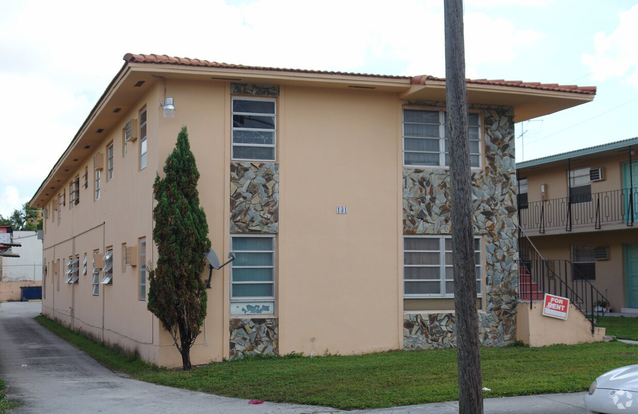 Building Photo - 131 SW 18th Ave