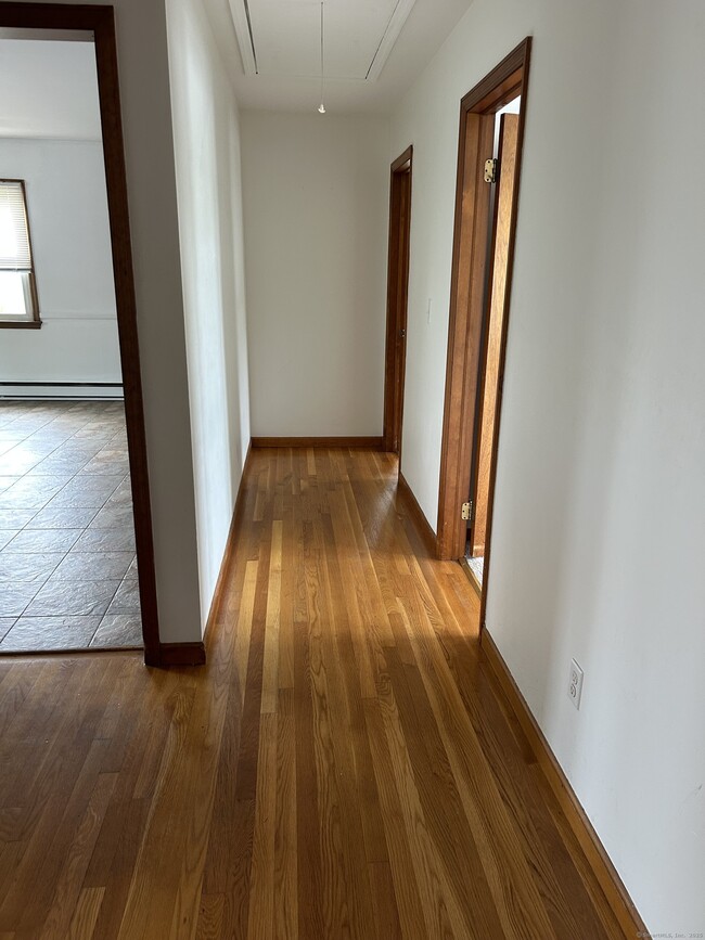 Building Photo - 6 Ridge Pl