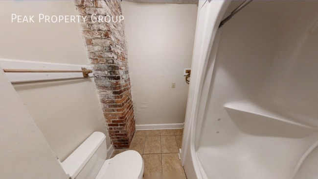 Building Photo - 1378 1/2 Indianola Avenue-